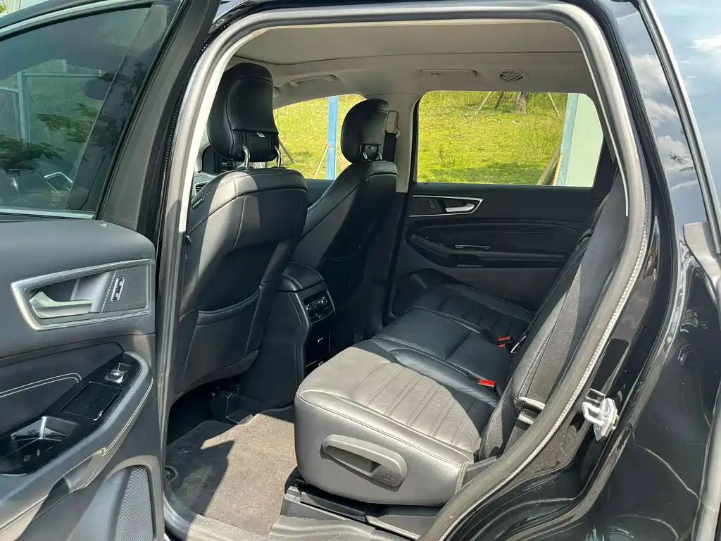 Ford Edge — миниатюра 8