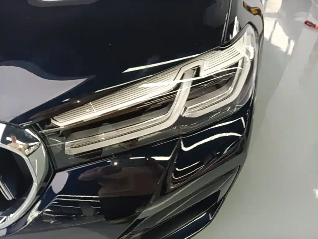 BMW 5 Series New Energy — миниатюра 24