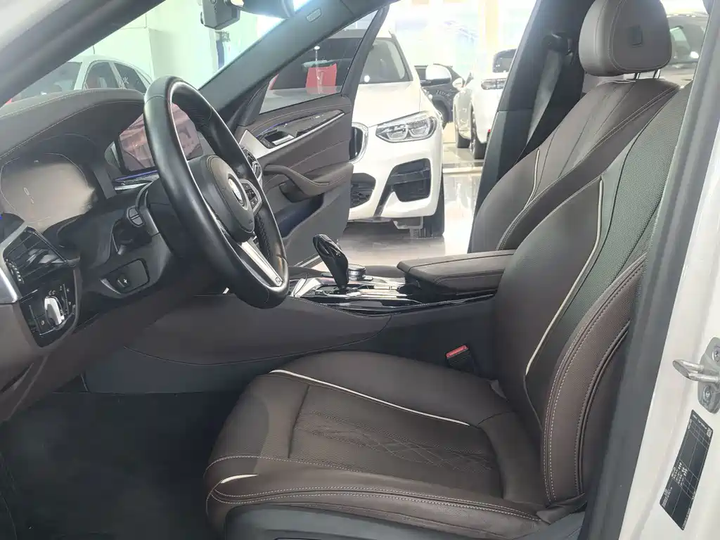 BMW 5 Series — миниатюра 8