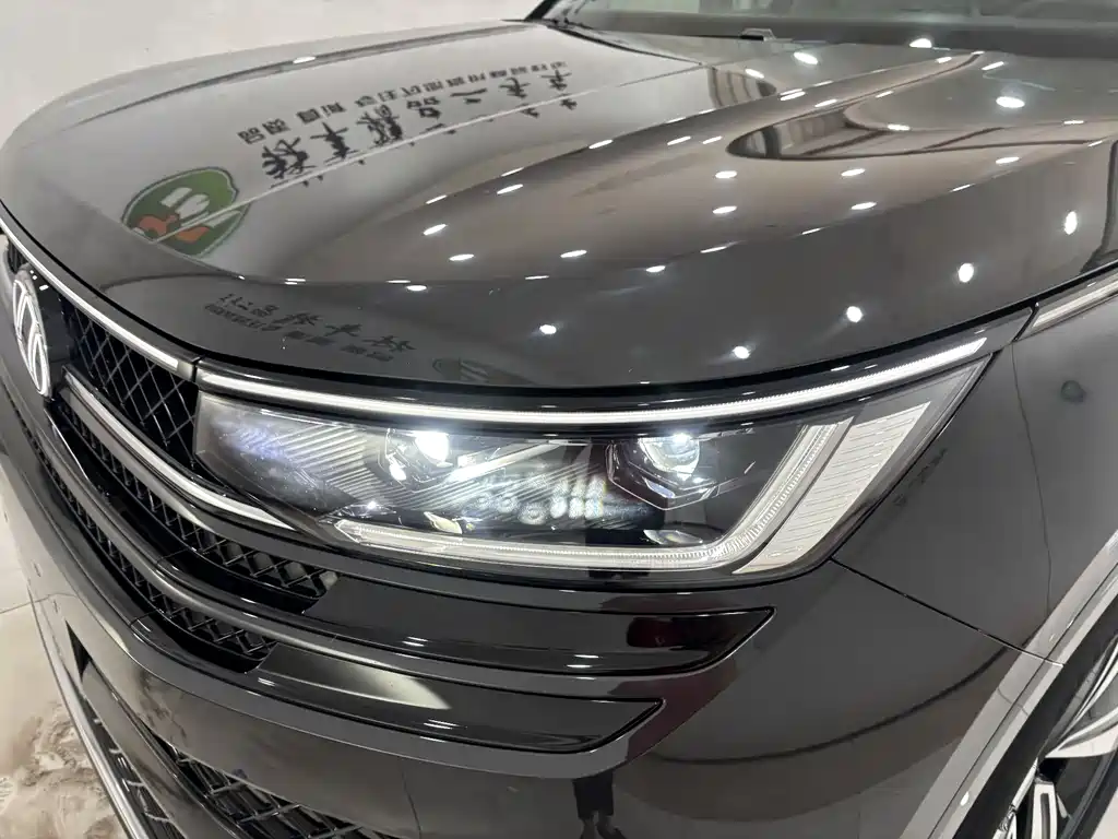 Volkswagen Tavendor 2023 380TSI R-Line