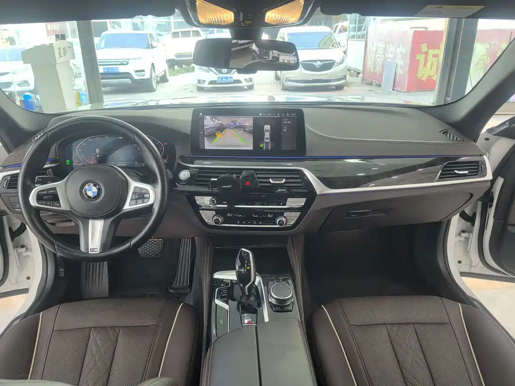 BMW 5 Series — миниатюра 10