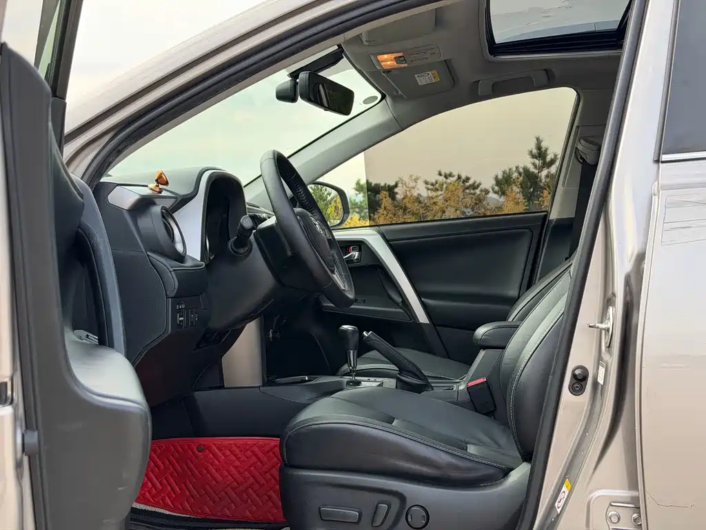 Toyota RAV4 — миниатюра 6