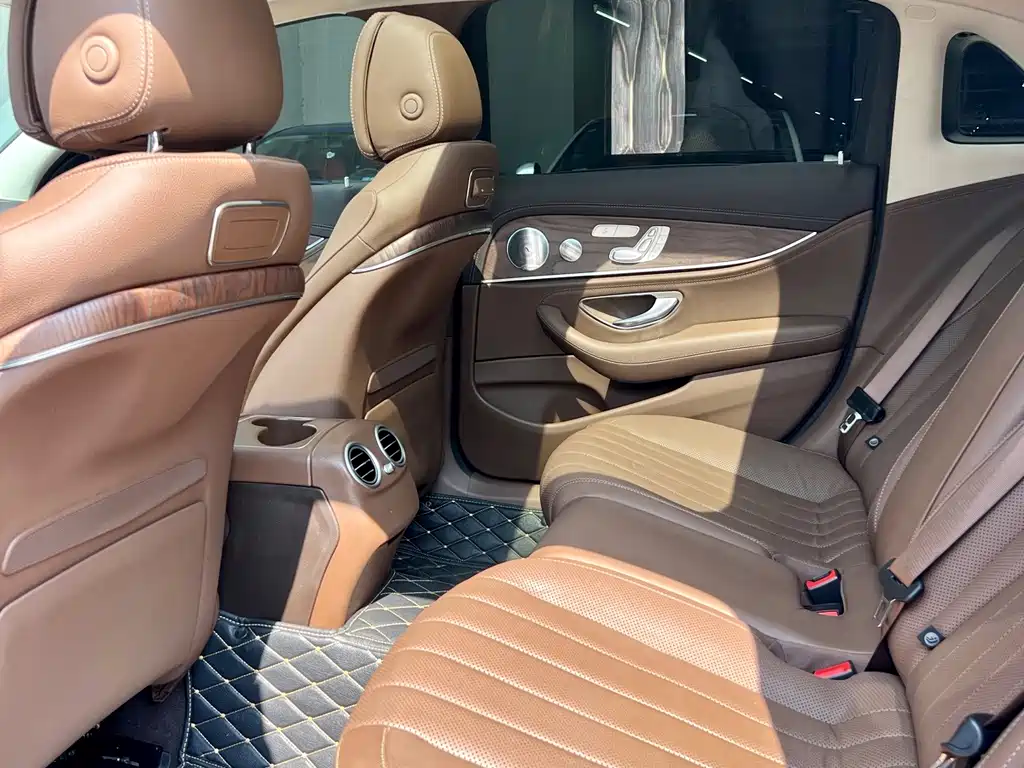 Mercedes-Benz E-Class — миниатюра 9