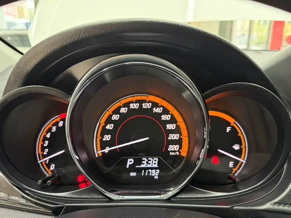 Toyota Yaris L — миниатюра 10