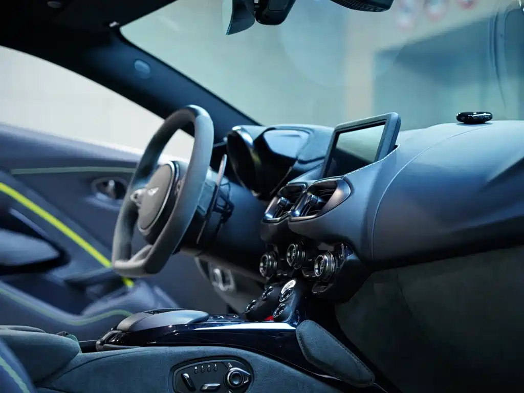 Aston Martin V8 Vantage — миниатюра 41