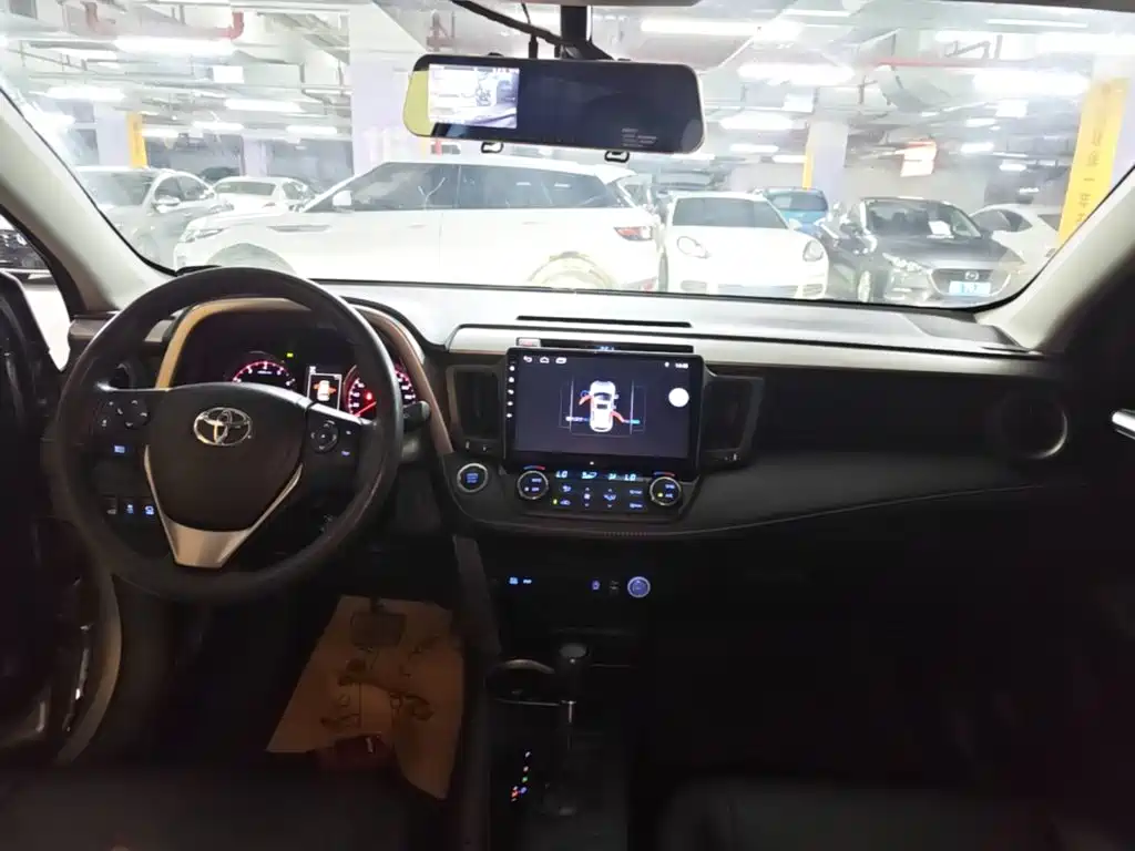 Toyota RAV4 — миниатюра 13