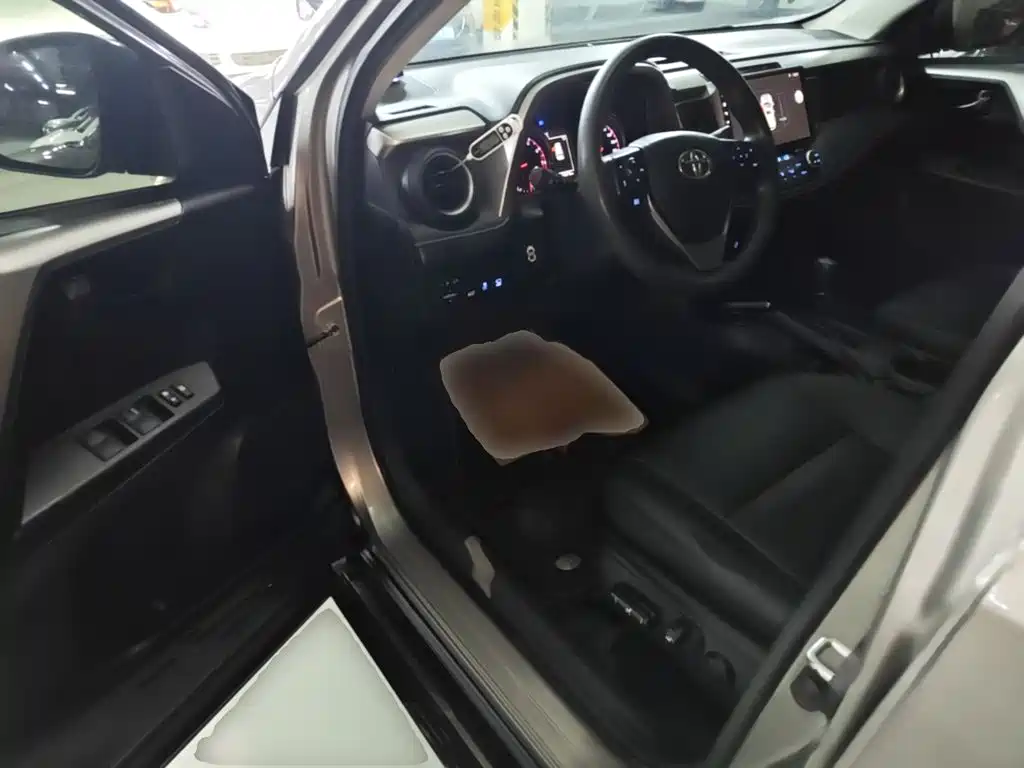 Toyota RAV4 — миниатюра 16