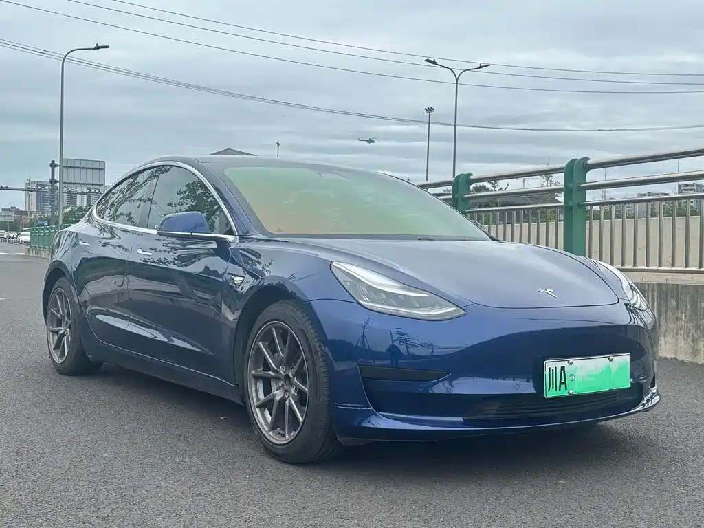 Tesla Model 3 — миниатюра 6