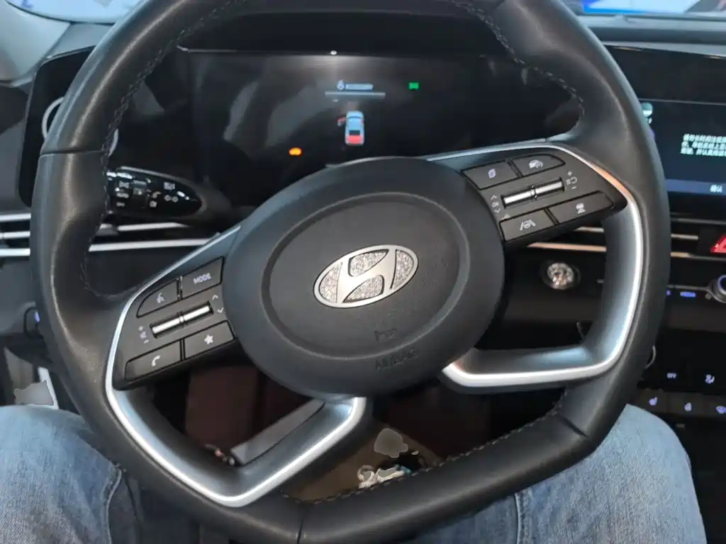 Hyundai Elantra — миниатюра 11