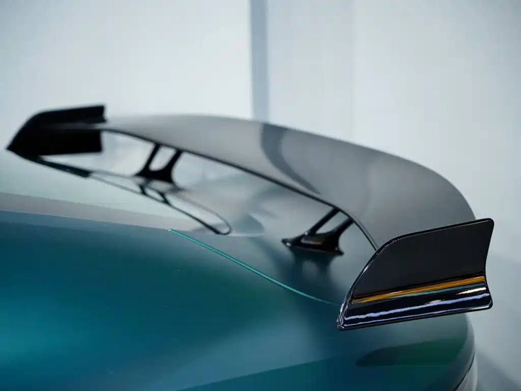 Aston Martin V8 Vantage — миниатюра 8