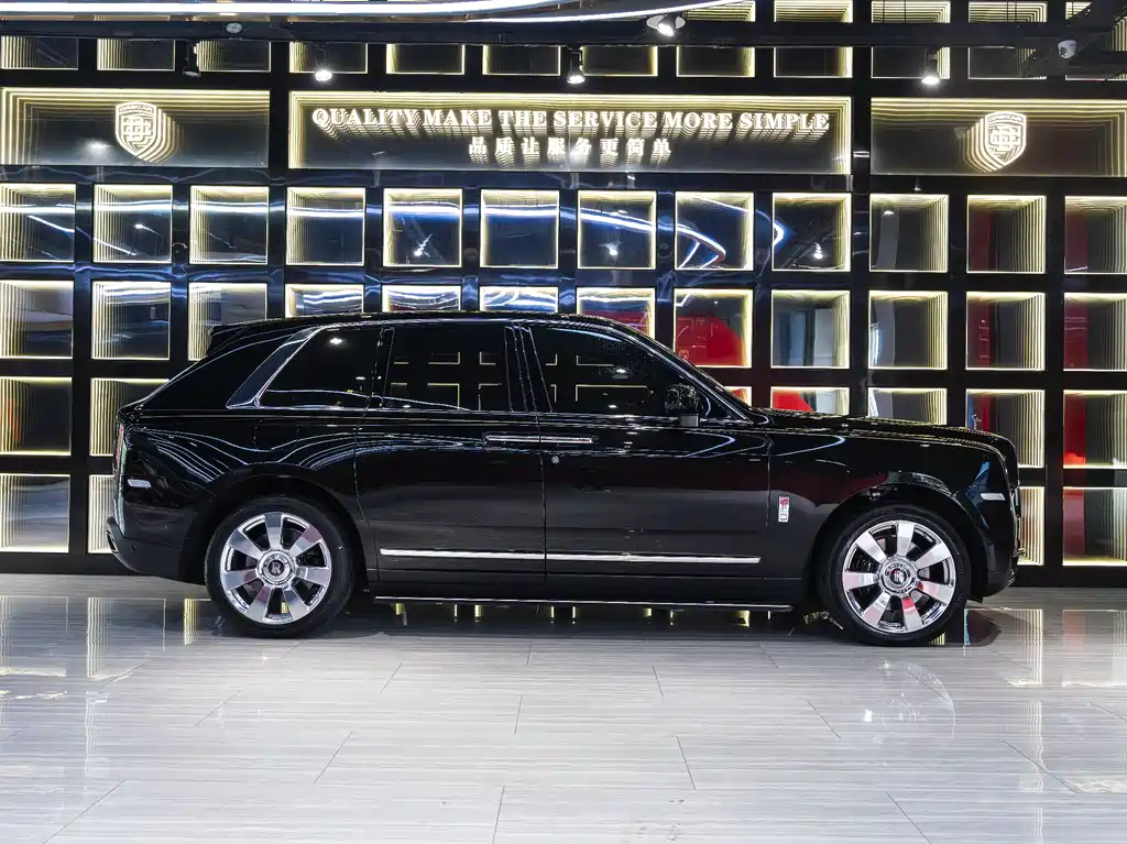 Rolls-Royce Cullinan 2018 мест