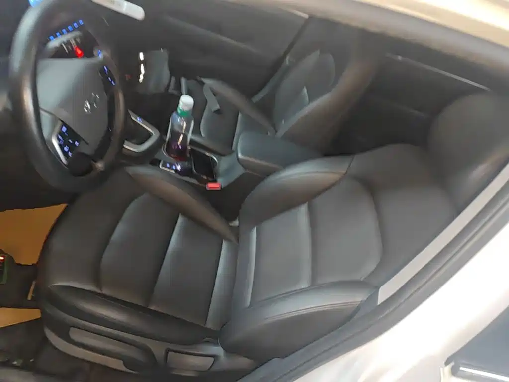 Hyundai Elantra — миниатюра 15