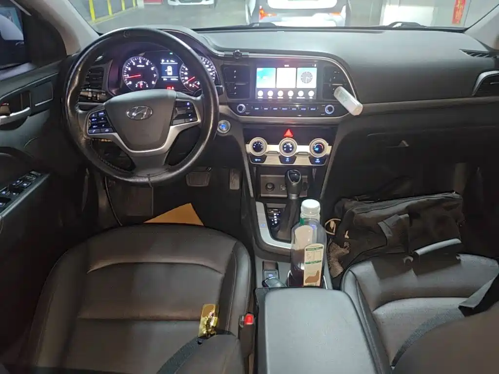 Hyundai Elantra — миниатюра 10