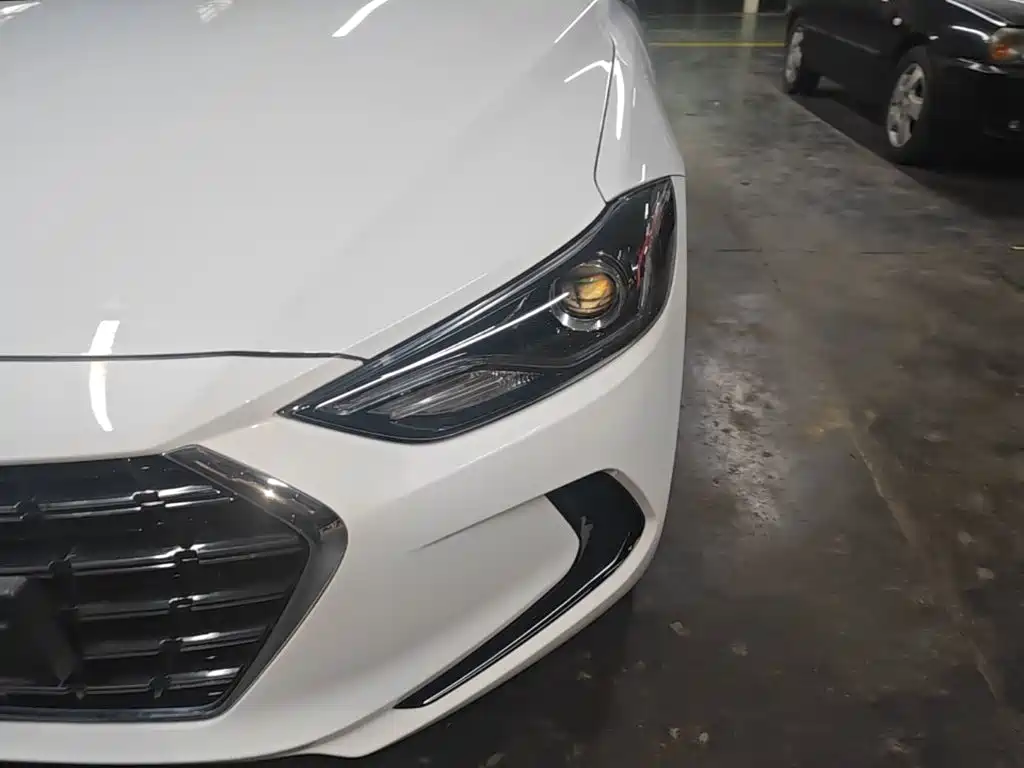 Hyundai Elantra — миниатюра 24