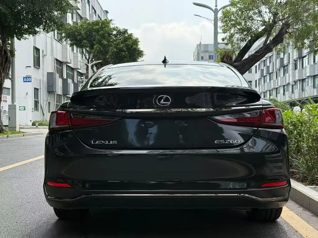 Lexus ES — миниатюра 9
