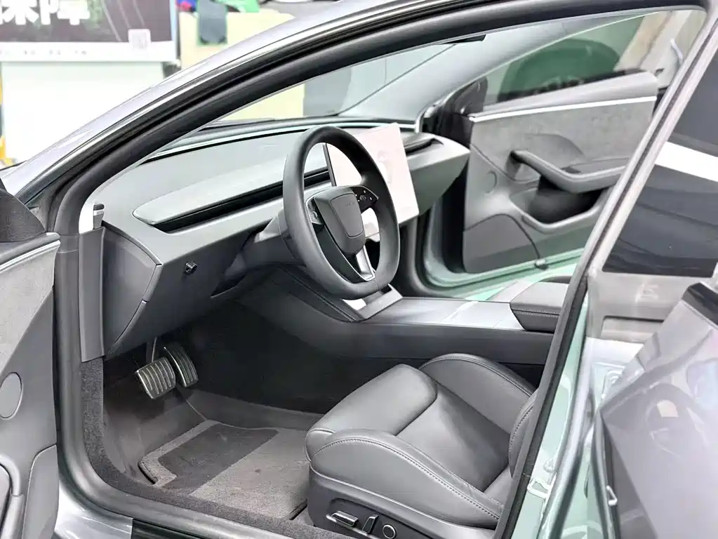 Tesla Model 3 — миниатюра 13