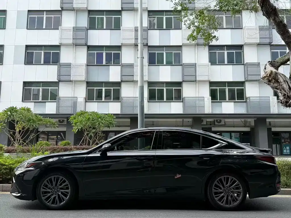 Lexus ES — миниатюра 7