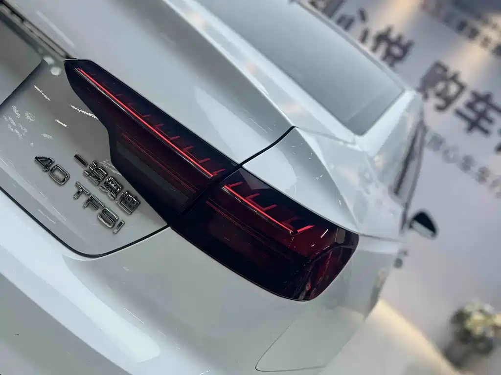 Audi A4L — миниатюра 12