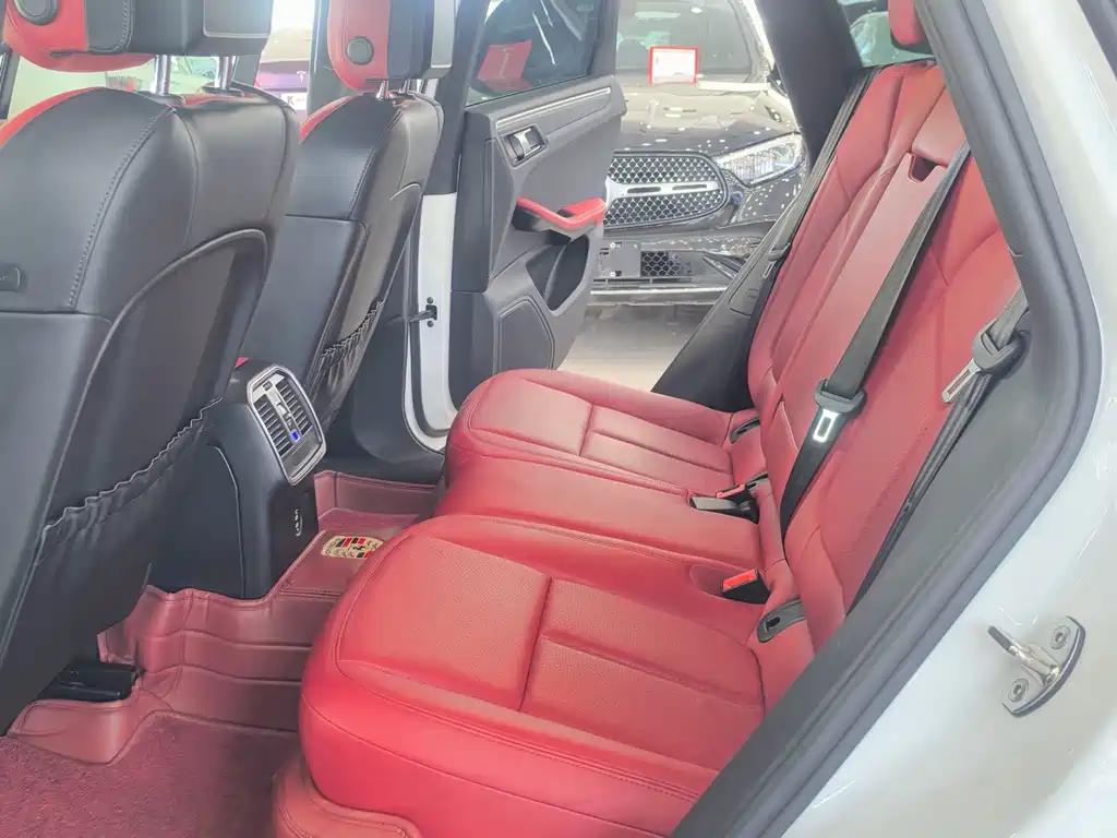 Porsche Macan — миниатюра 11