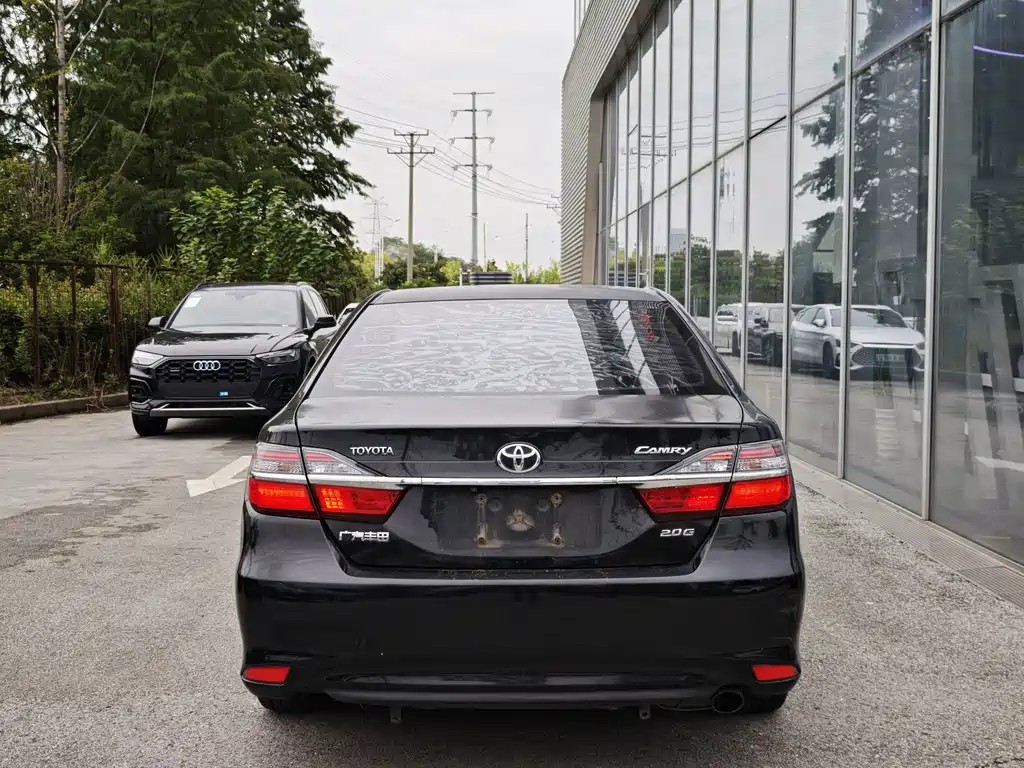 Toyota Camry — миниатюра 5