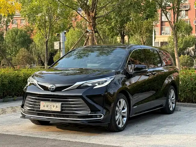 TOYOTA SIENNA 2024