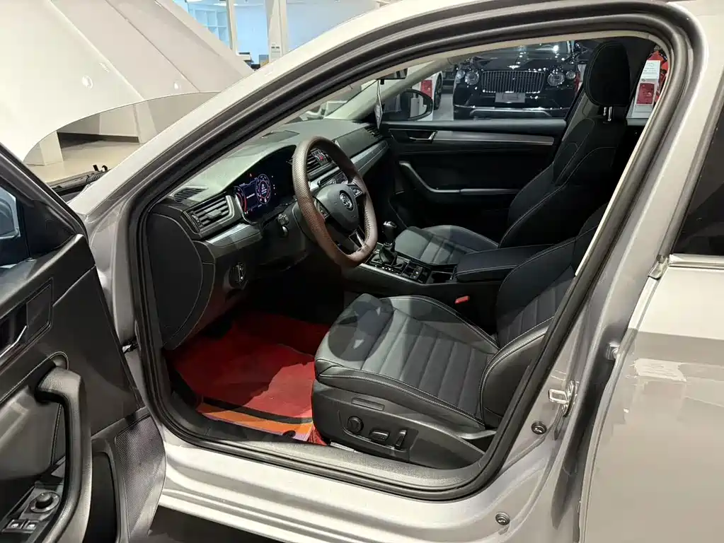 Skoda Superb — миниатюра 7
