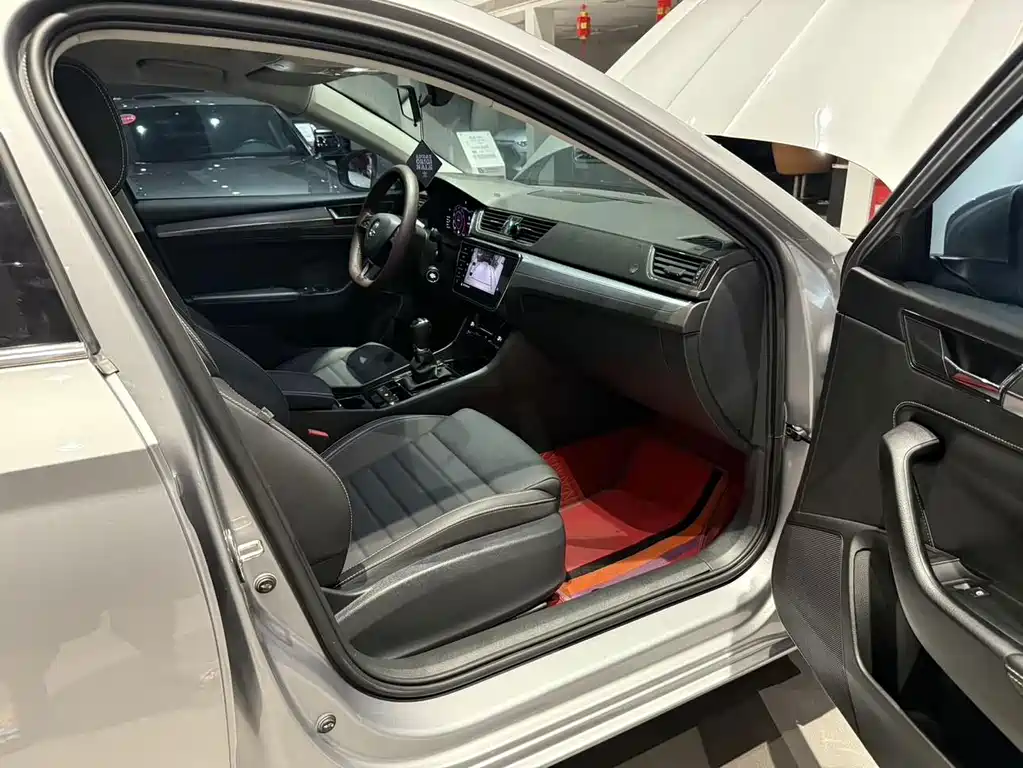 Skoda Superb — миниатюра 9