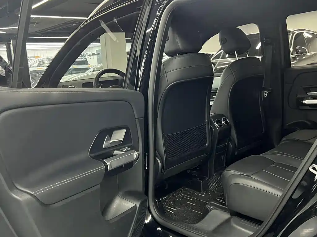 Mercedes-Benz GLB — миниатюра 8
