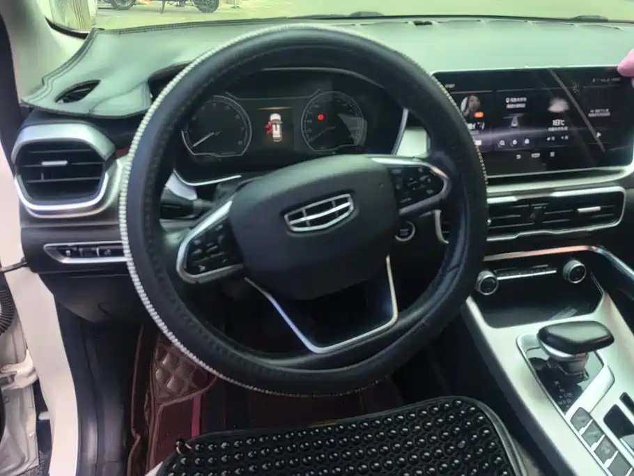 Geely Binyue — миниатюра 15