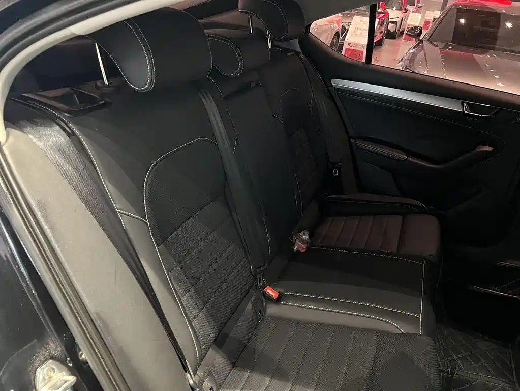 Skoda Superb — миниатюра 10