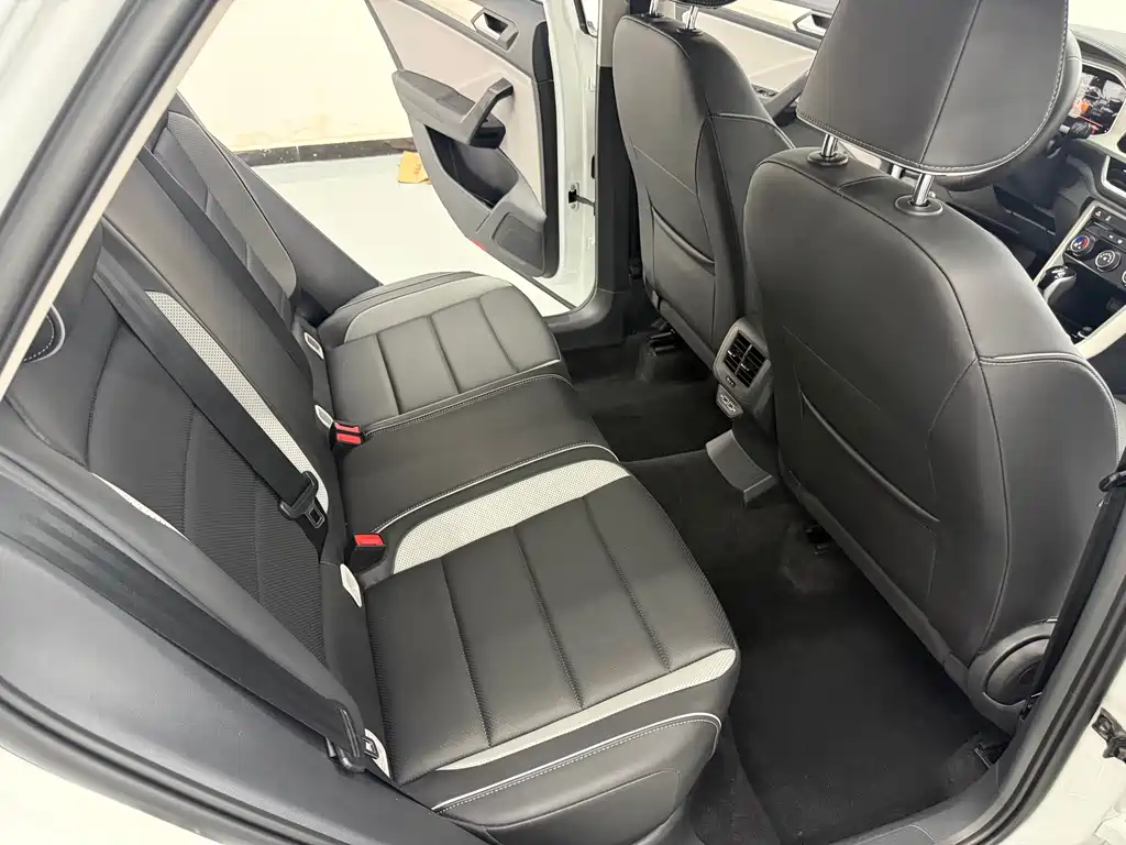 Volkswagen T-Roc — миниатюра 20