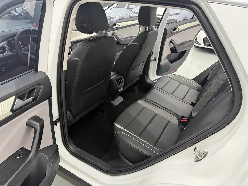 Volkswagen T-Roc — миниатюра 21