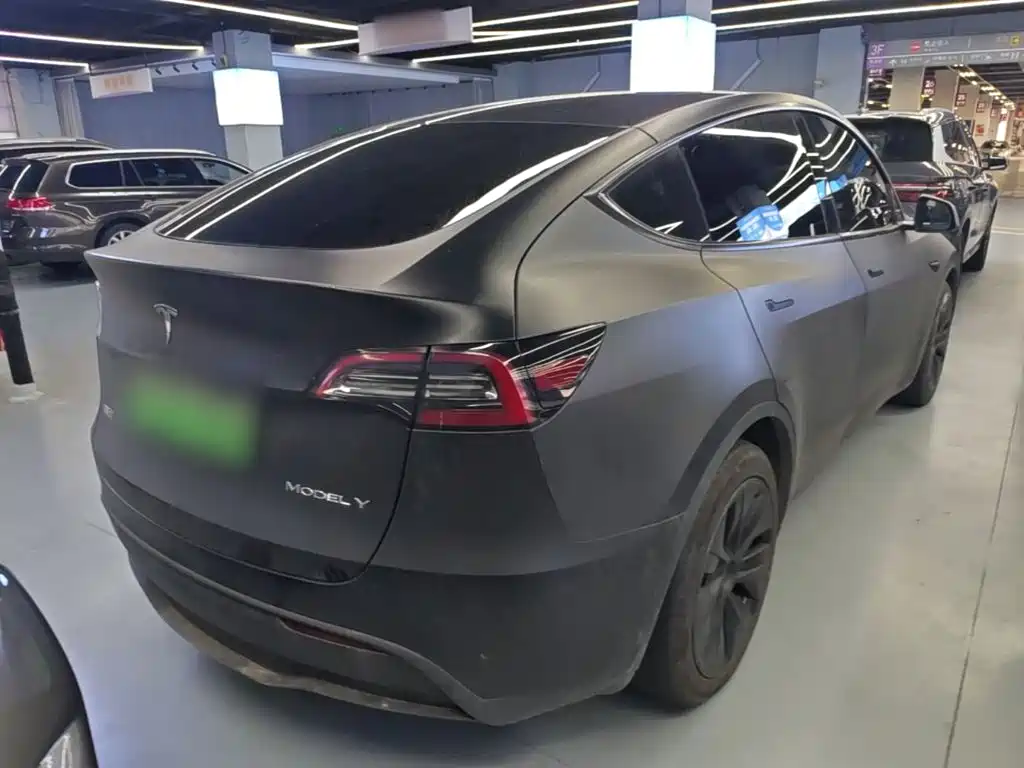 Tesla Model Y — миниатюра 7