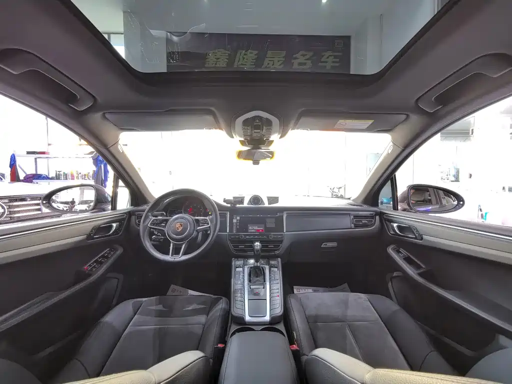 Porsche Macan — миниатюра 12