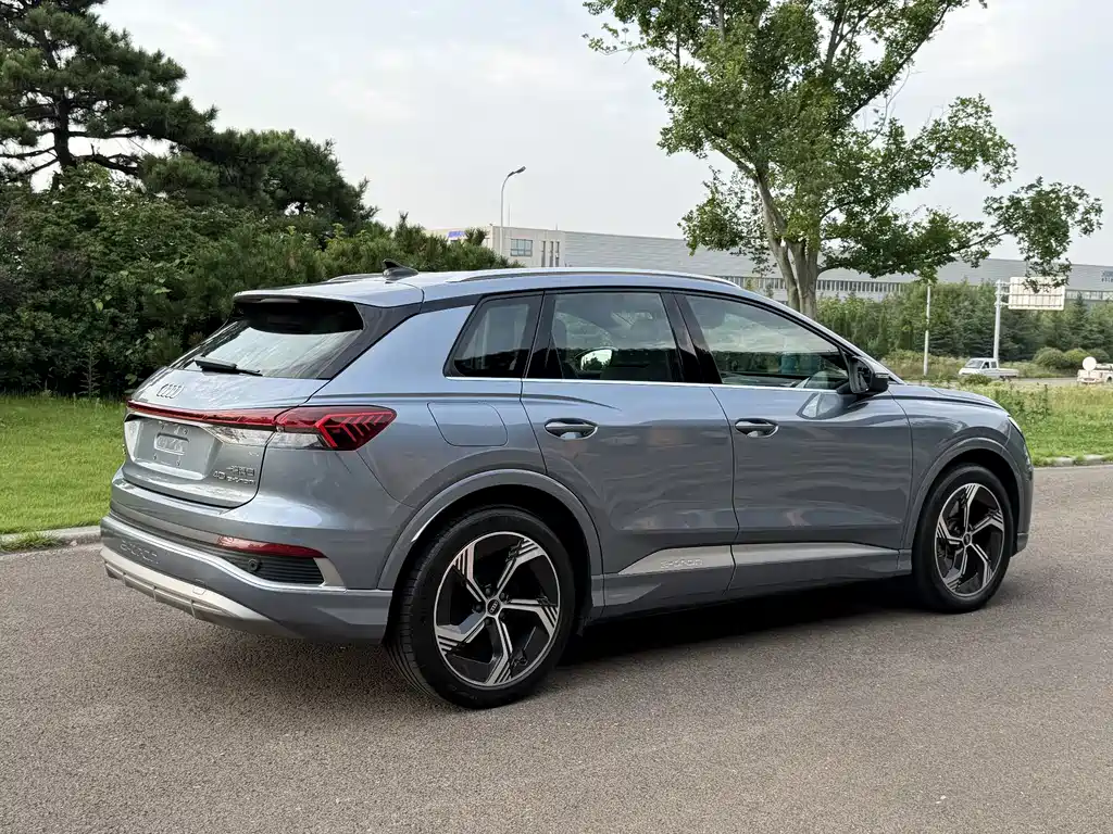 Audi Q4 e-tron — миниатюра 4