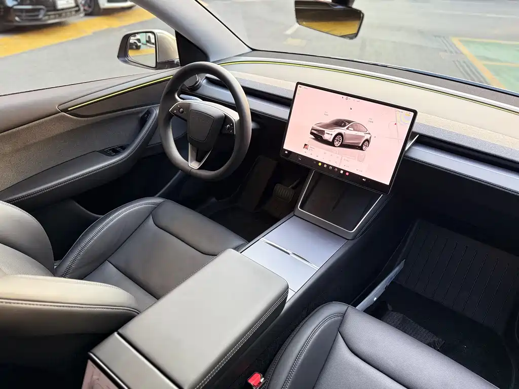 TESLA MODEL Y