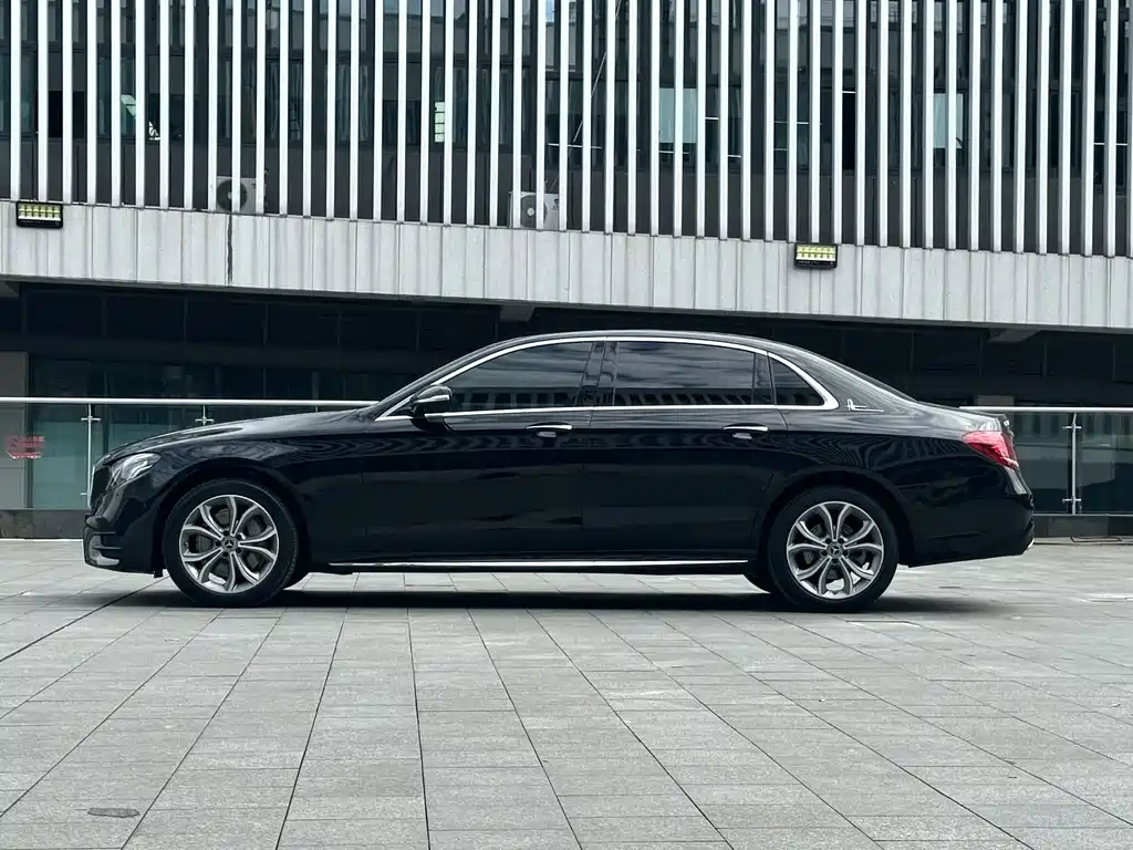 Mercedes-Benz E-Class — миниатюра 13