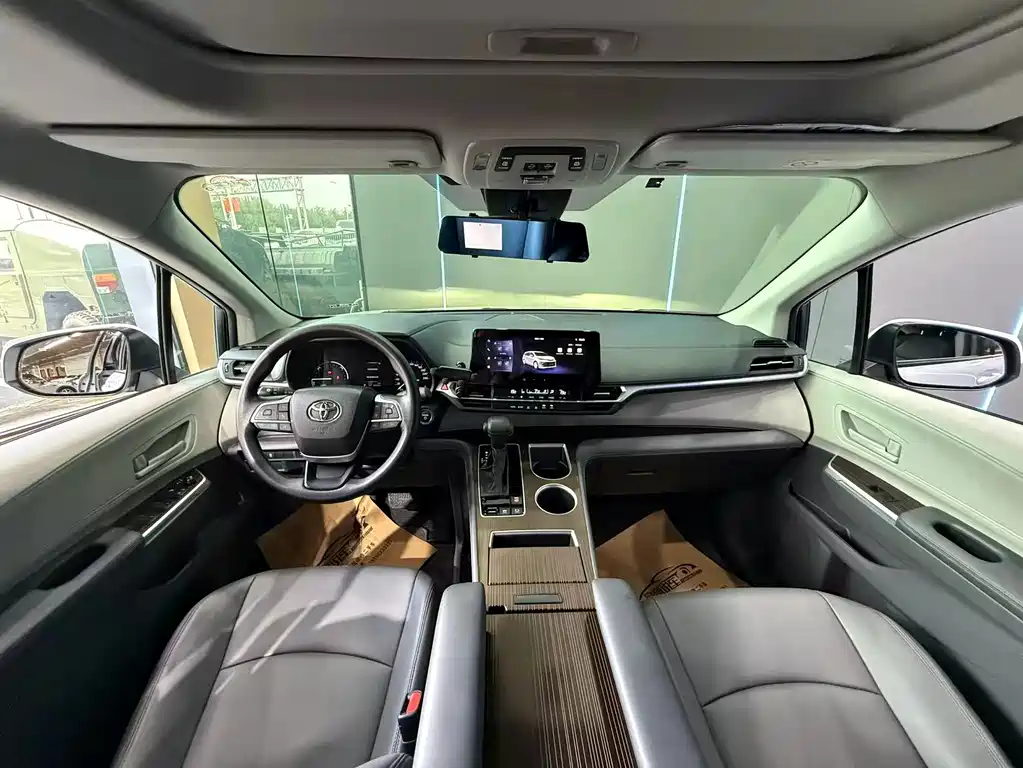 Toyota Sienna — миниатюра 9