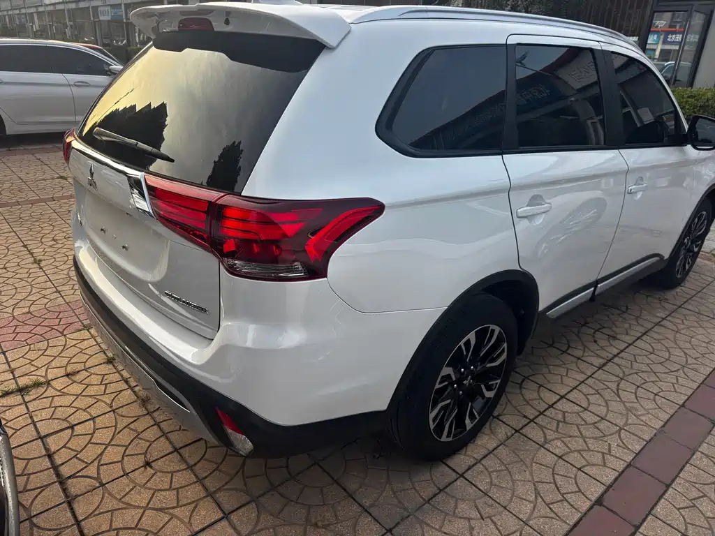 Mitsubishi Outlander — миниатюра 21