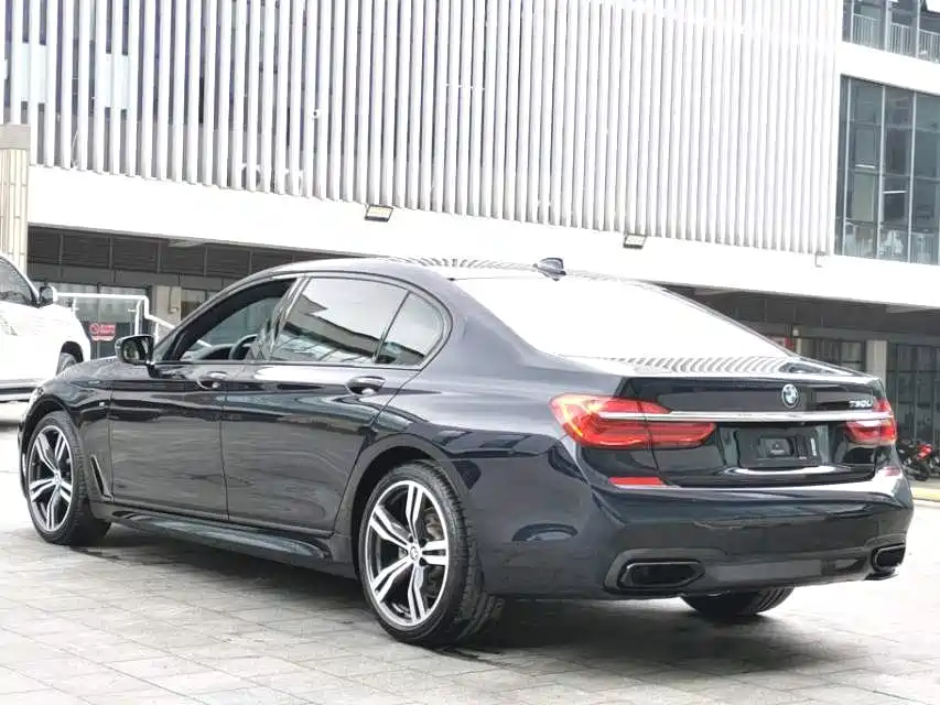 BMW 7 Series — миниатюра 9