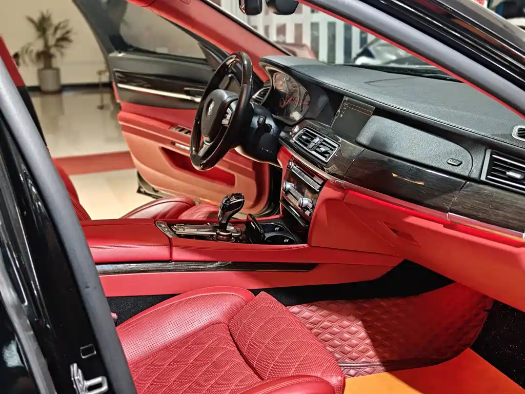 BMW 7 Series — миниатюра 14