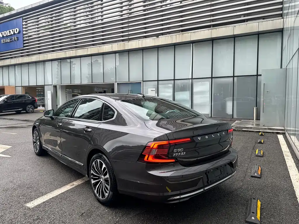 Volvo S90 — миниатюра 6
