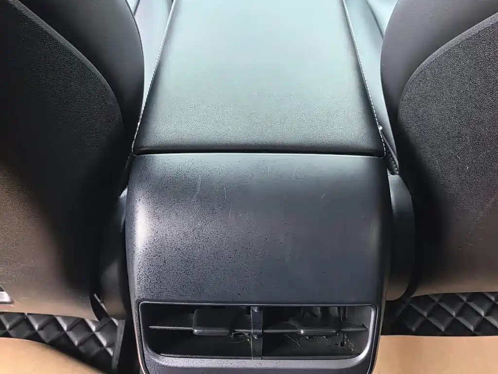 Tesla Model 3 — миниатюра 10
