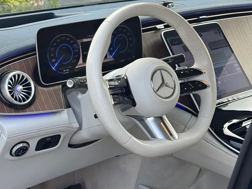 Mercedes-Benz EQE SUV — миниатюра 8
