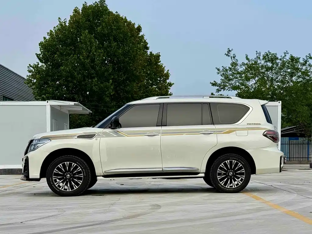 Nissan Patrol — миниатюра 4