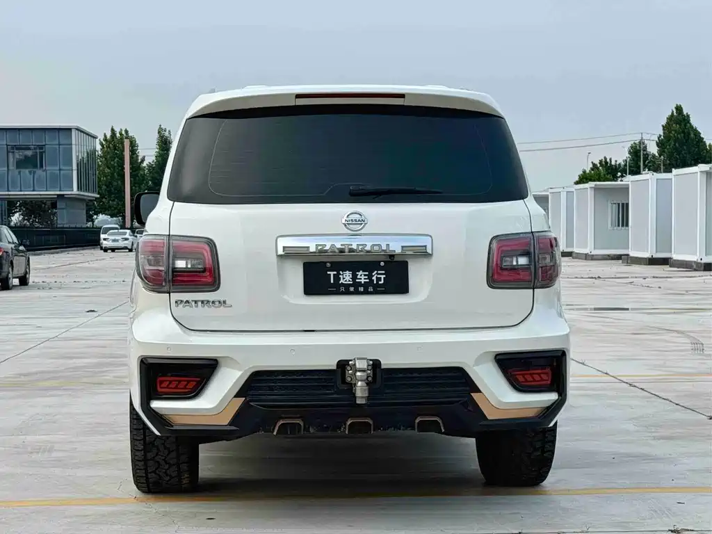 Nissan Patrol — миниатюра 6