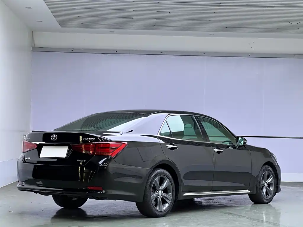 Toyota Crown 2015 2.0T Fashion