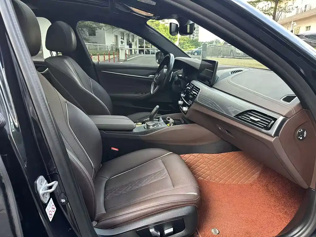 BMW 5 Series — миниатюра 8