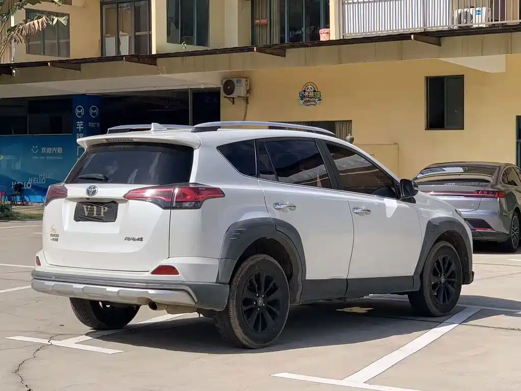 Toyota RAV4 — миниатюра 9