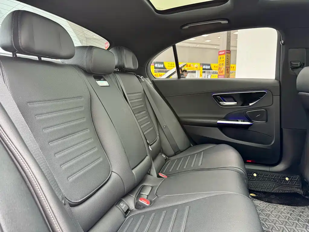 Mercedes-Benz C-Class — миниатюра 11